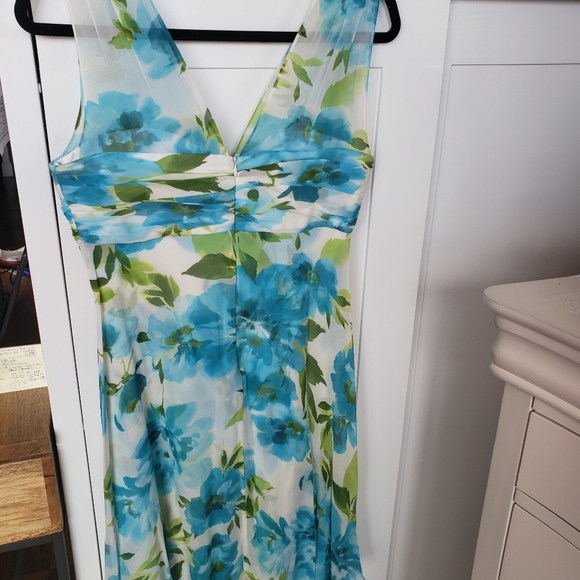 Beautiful watercolor dress, perfect for a brunch perfect or wedding on a beach - Picture 4 of 11